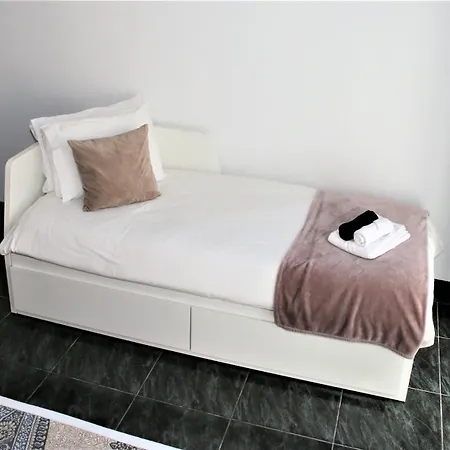 Homestay Sublime Brown Bedroom *