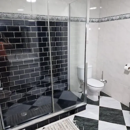 Sublime Brown Bedroom Δωμάτια σε οικογενειακή κατοικία
