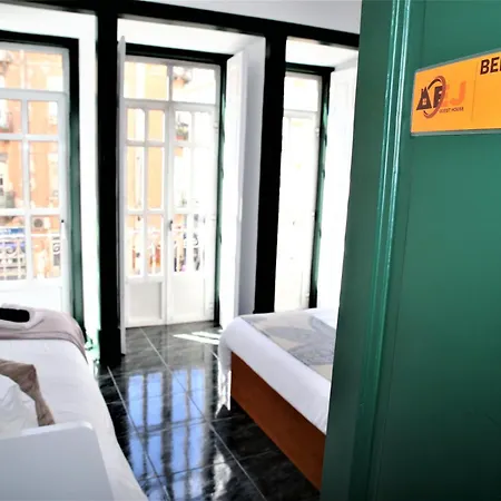 Δωμάτια σε οικογενειακή κατοικία Sublime Brown Bedroom Lisboa