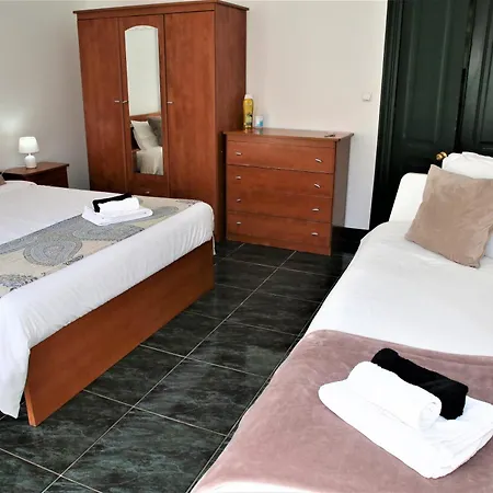 Δωμάτια σε οικογενειακή κατοικία Sublime Brown Bedroom Lisboa